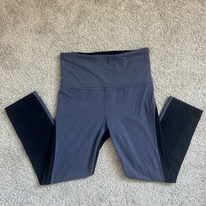 Two-Toned Athleta Crop Legging Horizontal Scallop Capri Womens Sz XS navy